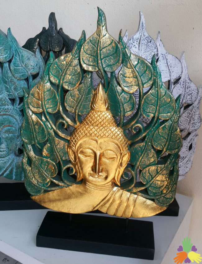 Buddha head with Bai Pho